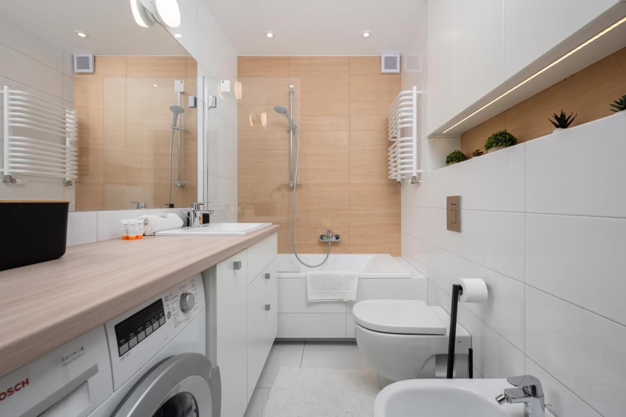 Wroclaw Dabie Silver By Renters Exterior photo