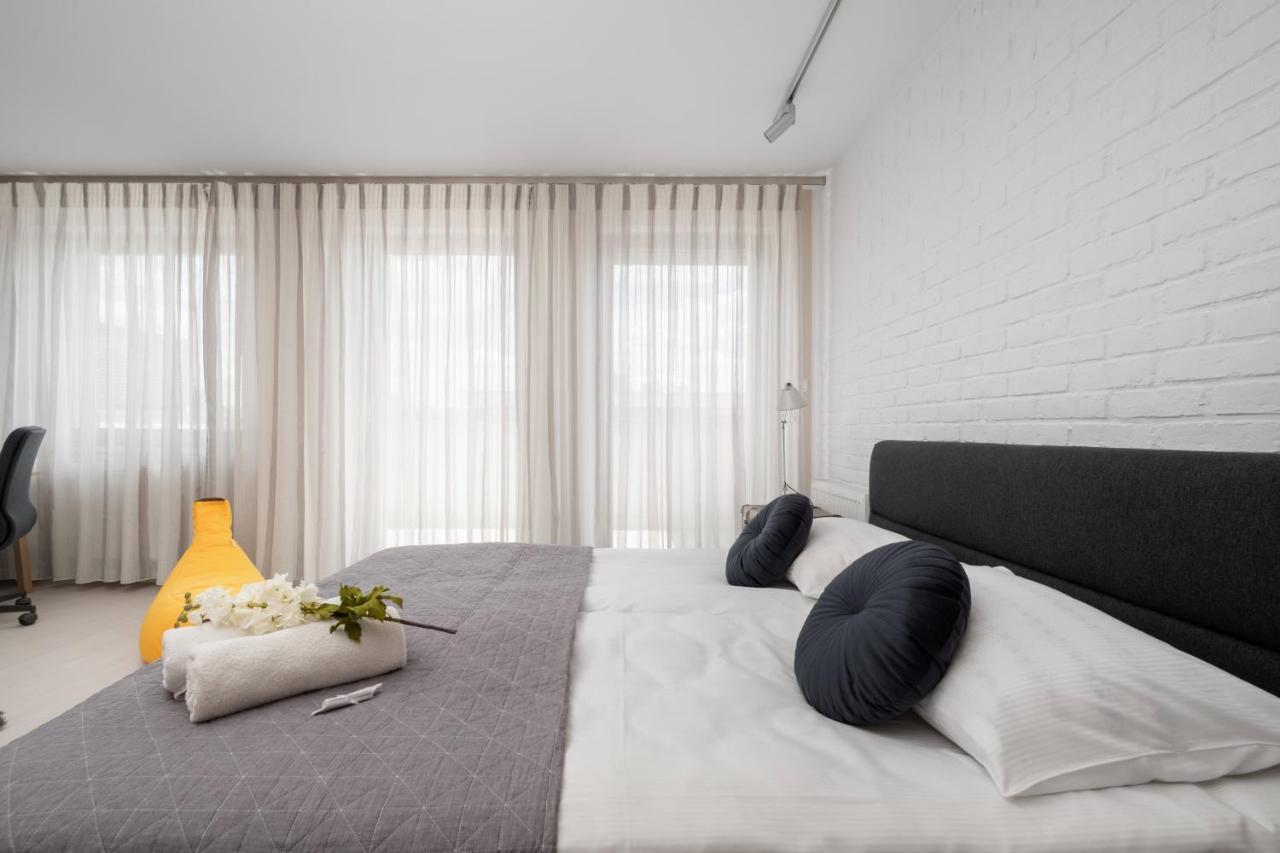 Wroclaw Dabie Silver By Renters Exterior photo
