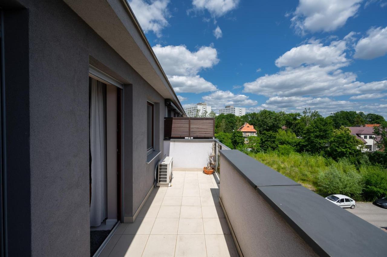 Wroclaw Dabie Silver By Renters Exterior photo